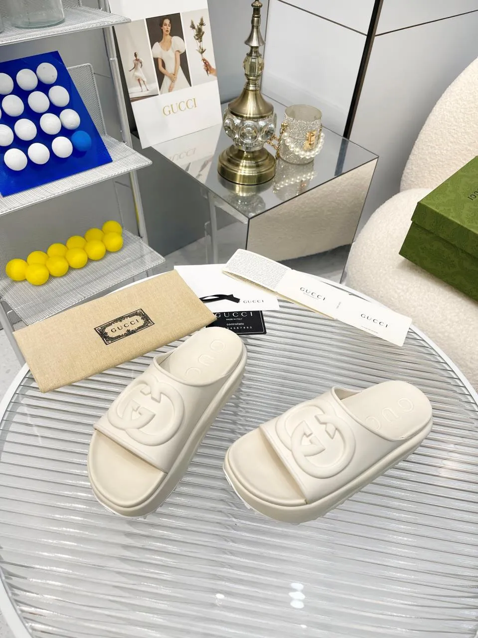 👟👟Ex-factory price👟👟Ex-factory price 360👟👟 Women's Shoes Factory Gucci｜Miami 2022 summer macaron color thick-soled slippers💜 Comfortable and versatile, macaron color, thick sole elongates🧚‍♀️Little fairies' leg lines become longer in seconds! It looks like a pair of beach shoes on your feet. Imagine walking on the beach wearing these shoes and not getting stuck in the sand at all. The sunset, the beach at dusk 🏖️. And you in the silhouette on the beach, stroking your long hair and fluttering long skirt... 🖤The upper material of the outsole is T👟👟Ex-factory price👟👟Ex-factory price U, so it is very comfortable and effectively relieves the pressure on the feet. ♥️ The shoe height is 4-5CM, which is very suitable for petite girls who are not used to wearing high heels. They are very stable when walking. Code number 35-40
